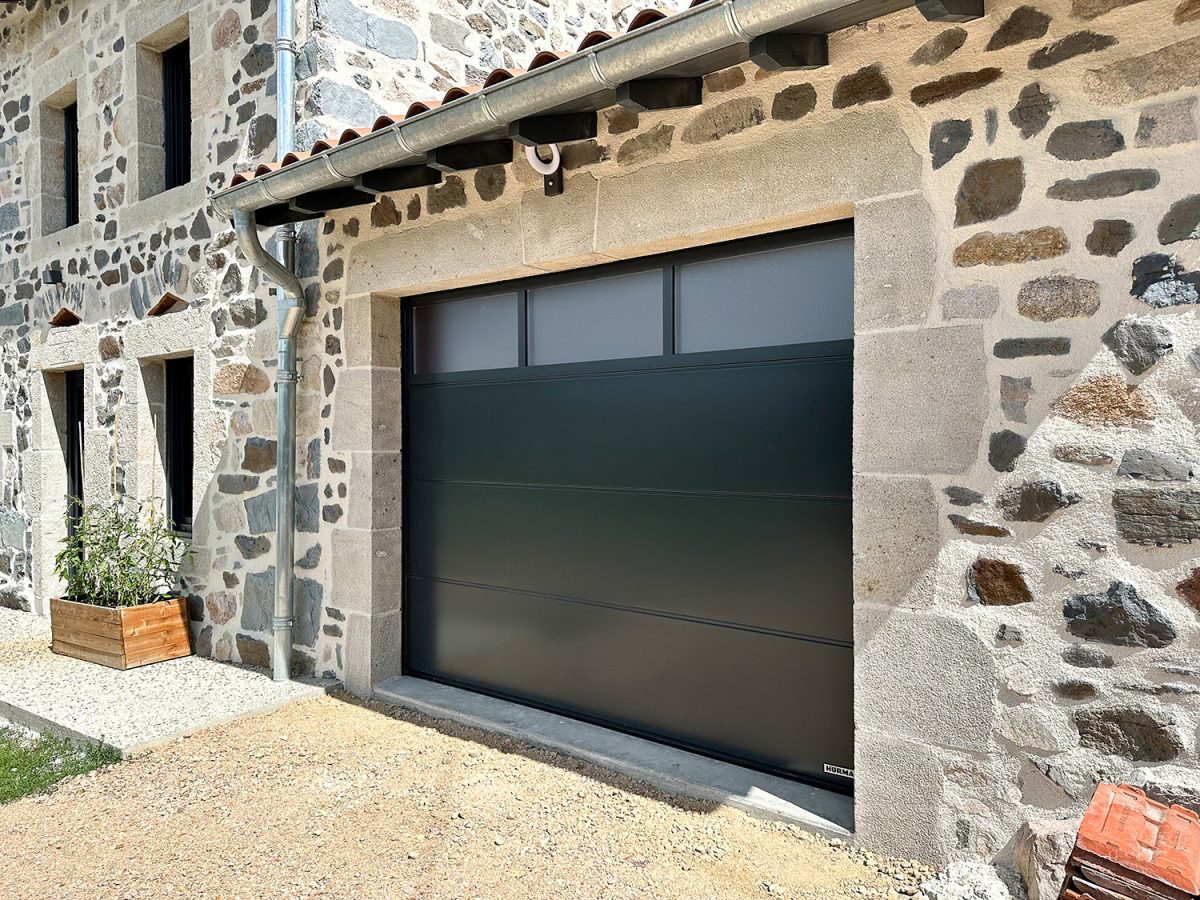 pose porte de garage sectionnelle - scr renovation